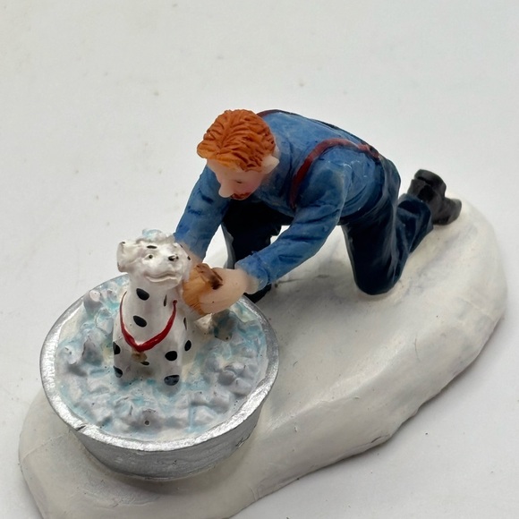 Lemax Village Collection It's A Dog's Life Poly Resin Figure 42917 - Picture 1 of 6